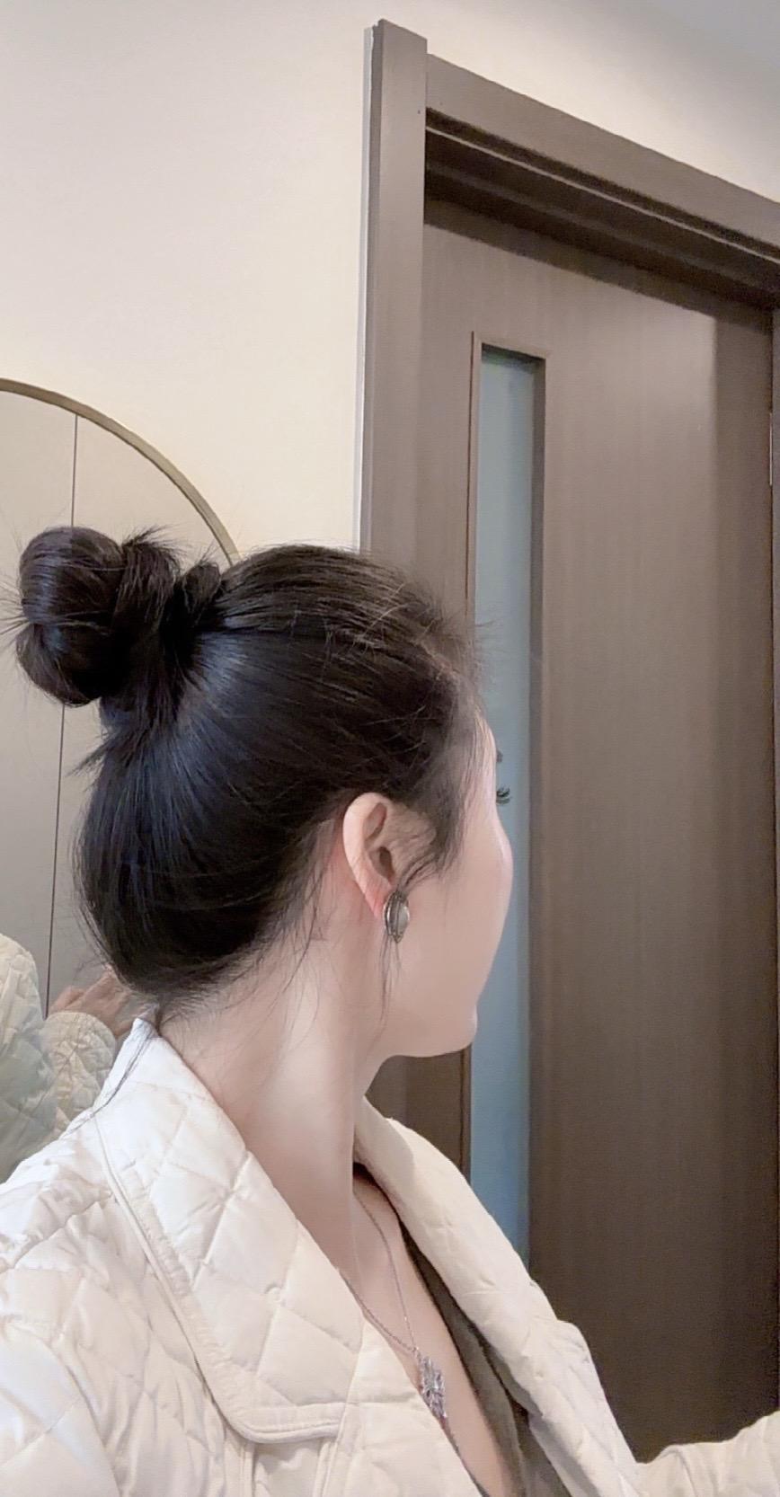 粉丝宝宝现在对我越来越越有要求啦😂还要看我扎丸子头～心情好可以宠你们...