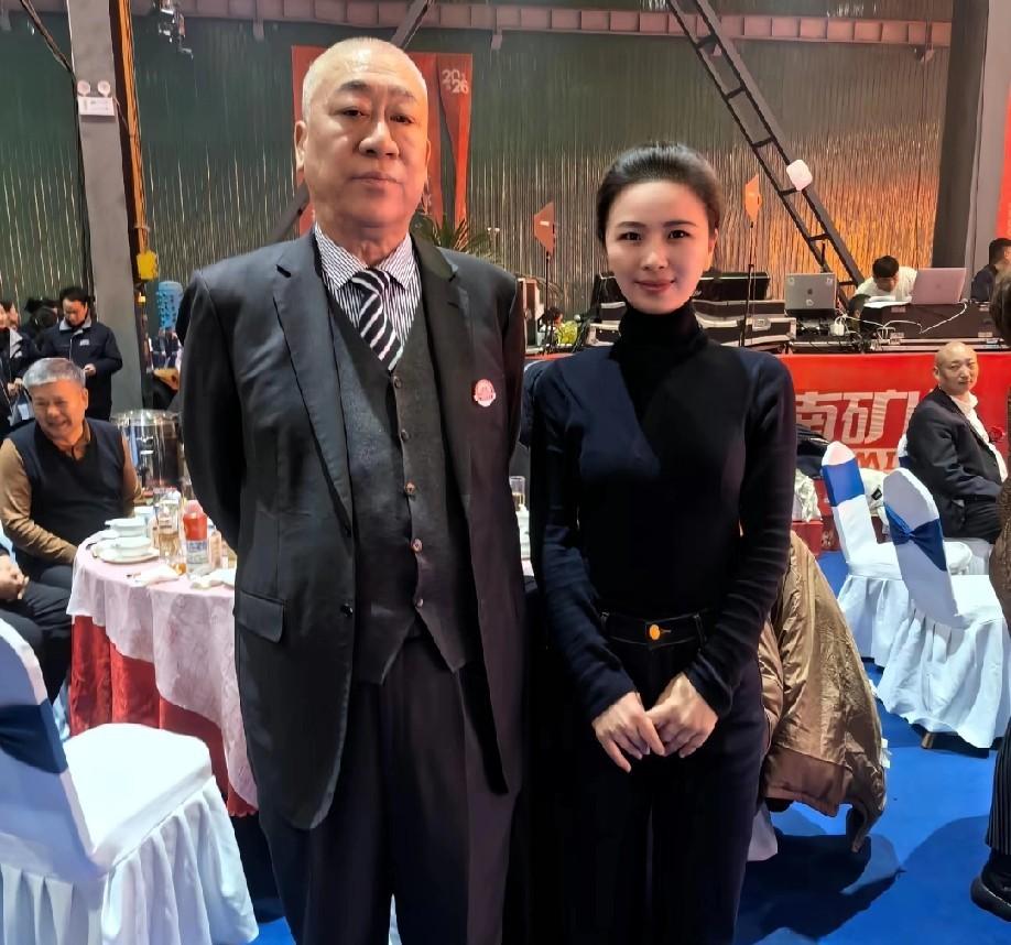 工资不高，

福利却多得像过节，

这厂到底图啥？

新乡长垣一个矿山企业，普通