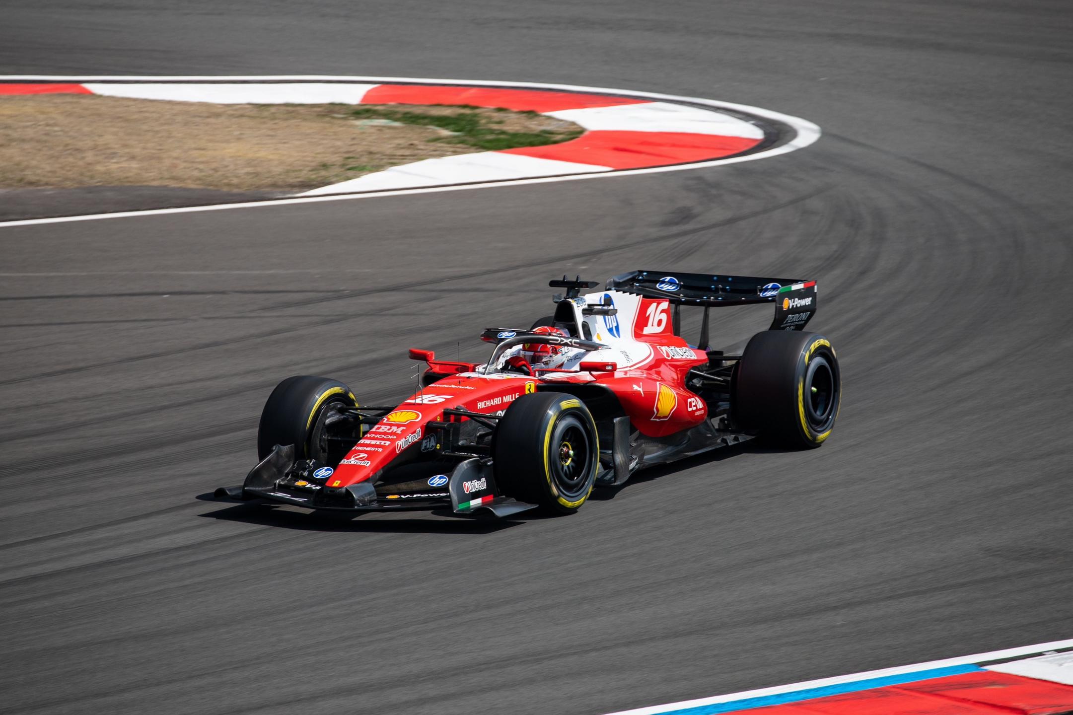 昨日冲刺排位赛。法拉利SF26 44 汉密尔顿 P4 16 勒克莱尔 P6