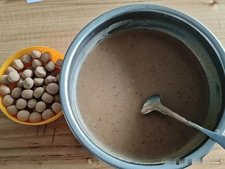 我想明白了，钱真的不是那么重要。
等一个人老了，真的花不了多少钱，自己的一顿饭能