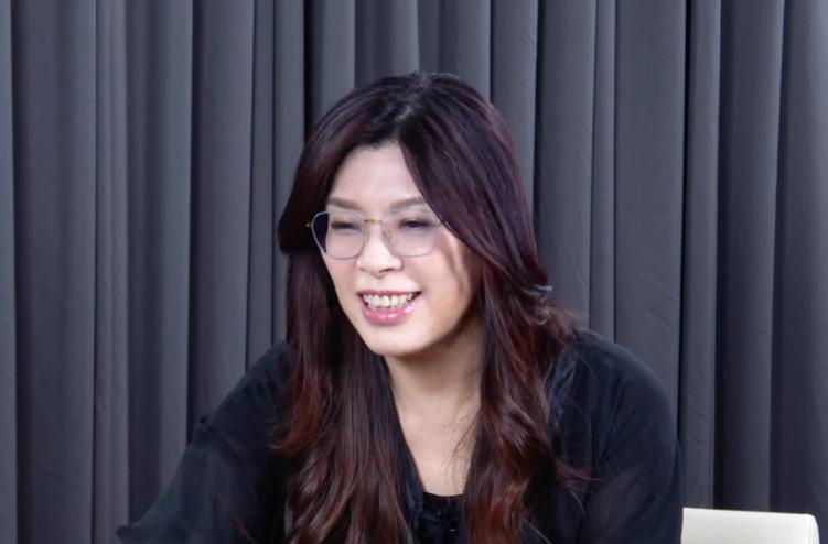 .郑丽文对“和平统一、一国两制”作了最新的回应。和平统一、一国两制，这是解决台岛