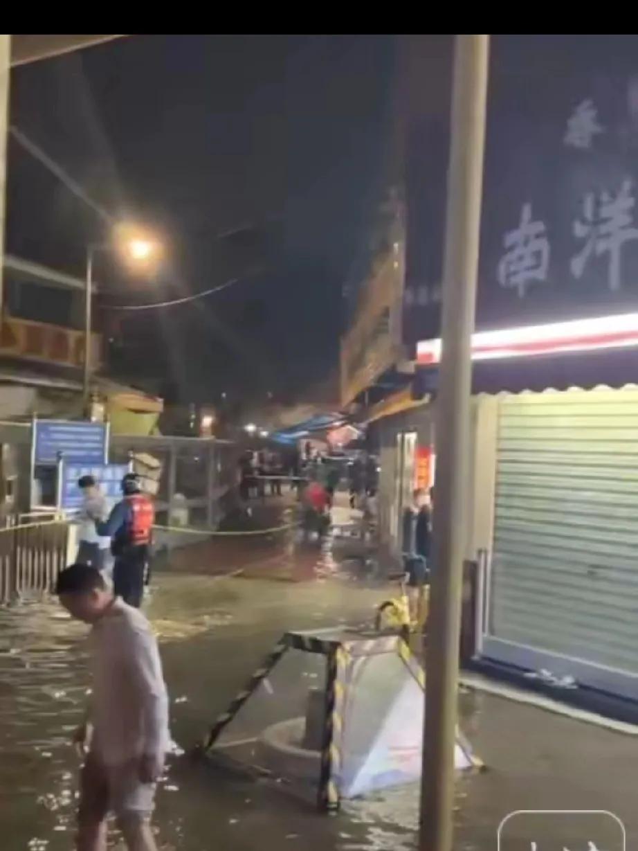 深圳中英街的“水漫之困”与应对之策

在这个看似寻常的 11 月 19 日凌晨，