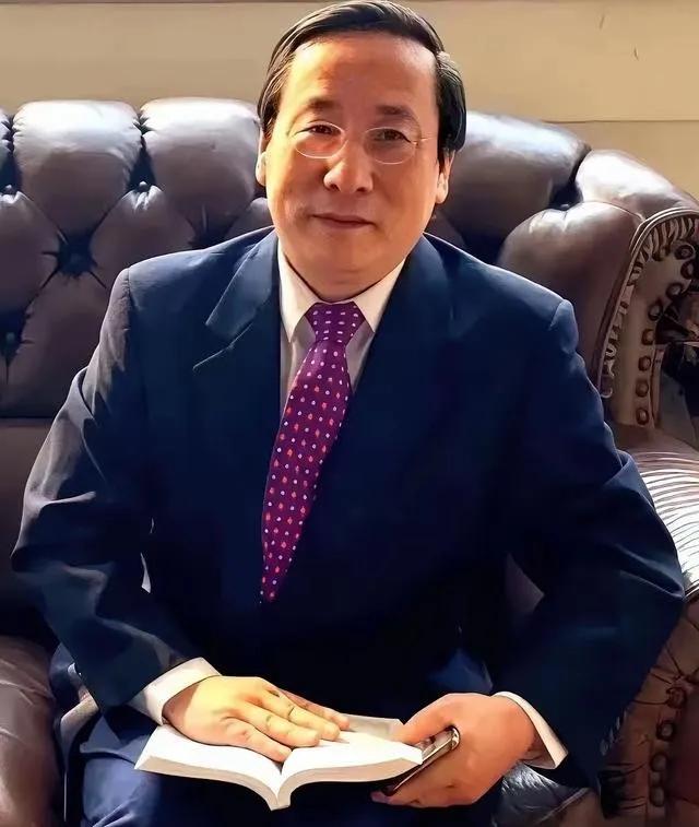 不敢想象，几个月前美国发给梁文峰的那封学术会议邀请函，现在回过味来，还是让人直冒
