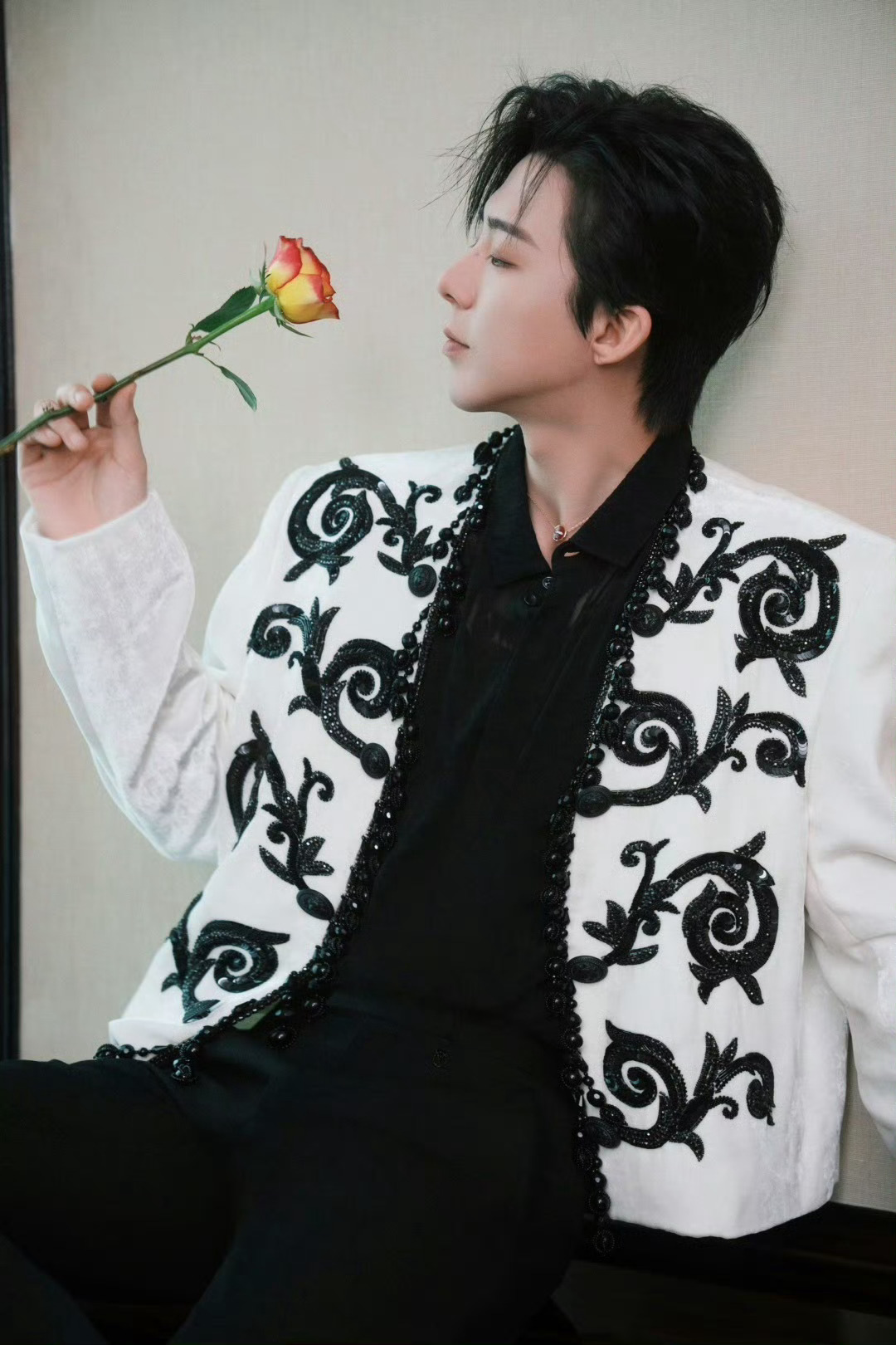 雨凝这把子真成顶刘了，前拿到了海飞丝的最高T品代。上一个这种待遇的还是刘德华