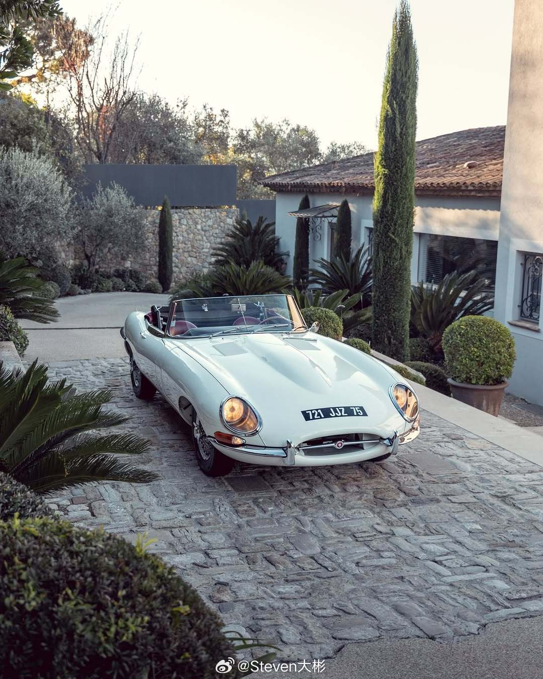 ClassicCarsJaguarE-TypeRoadster