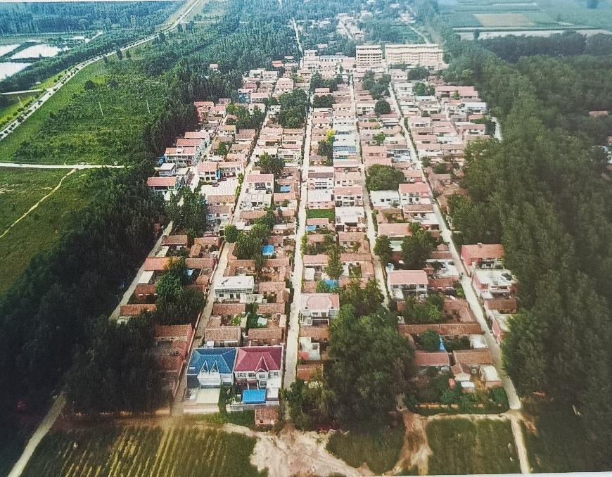 鄄城县旧城镇东周楼
东周楼村位于鄄城县西北19华里，距镇驻地10华里，东临周桥，