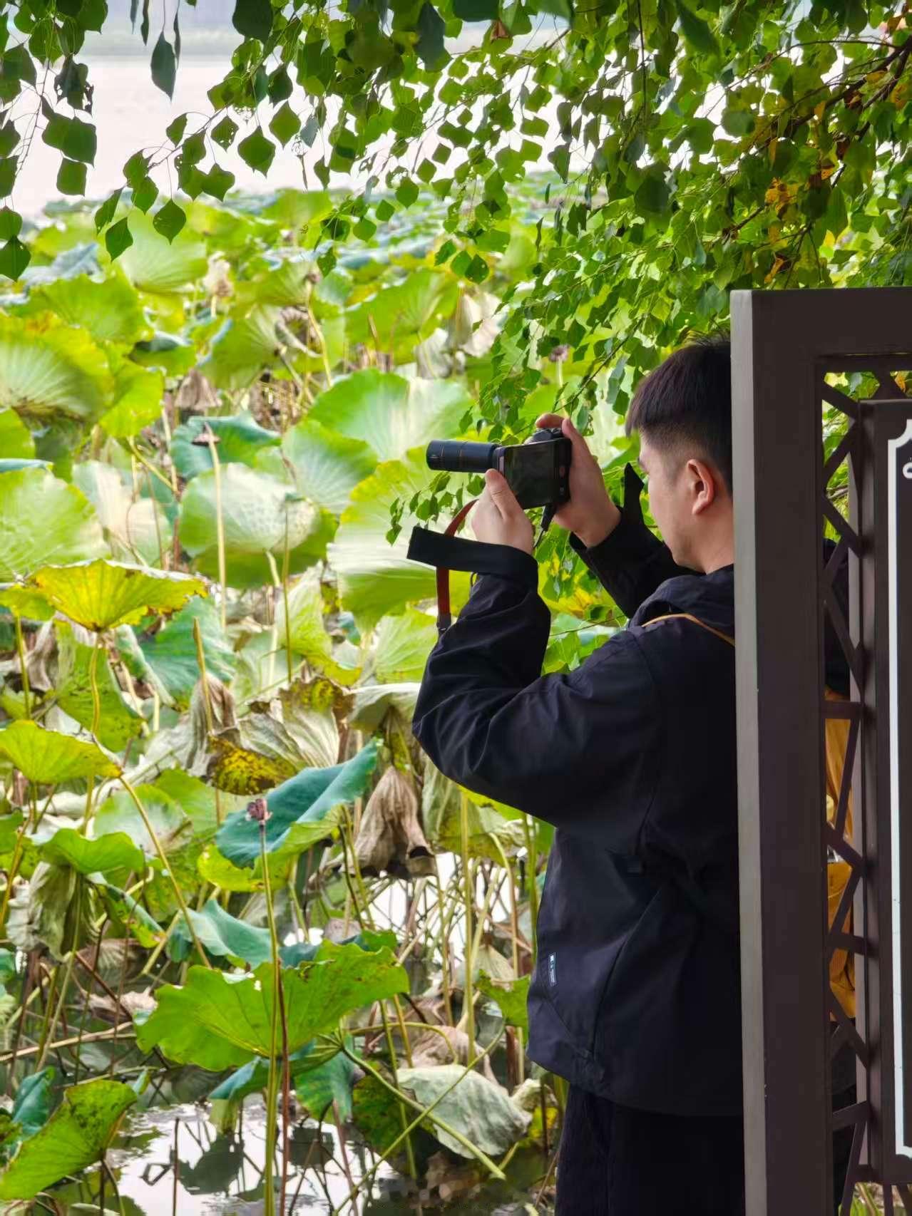 今天在公园看到有人使用oppo的增距镜问问大家 在日常生活中有碰到过用增距镜的吗
