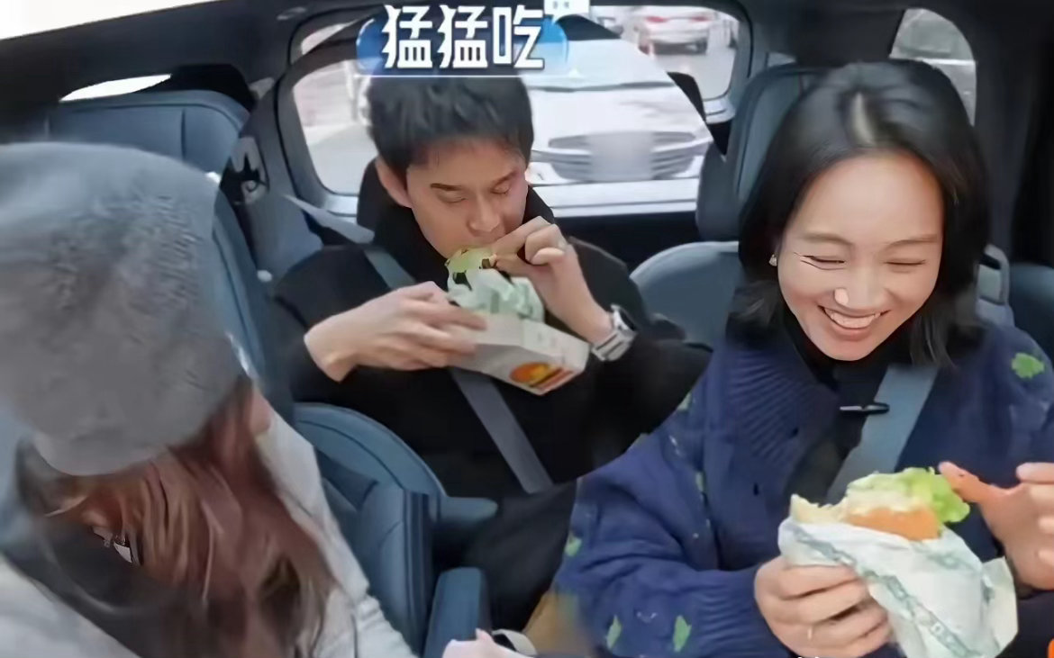 孙杨张豆豆甜蜜氛围感拉满！共享剩余食物毫无嫌弃，细节藏满双向偏爱娱乐圈的温情日常