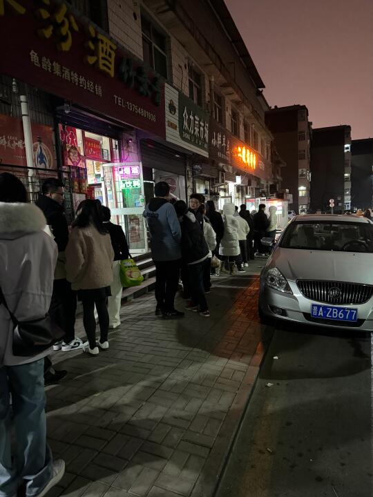 谁懂这一碗臭豆腐的含金量，排了整整2小时