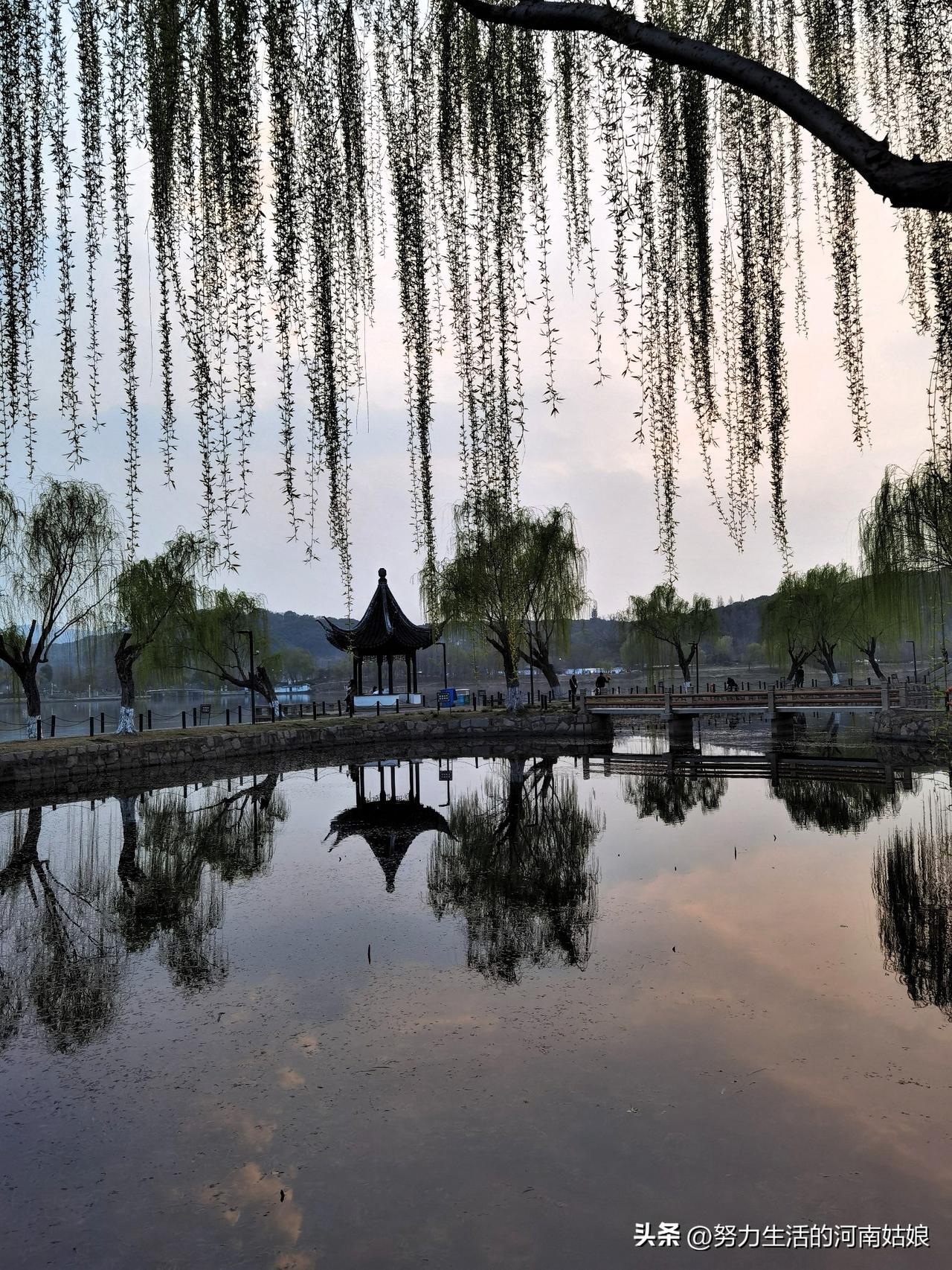 1. 信任如纸，一旦皱了，即使抚平也回不到原样。
2. 信任是人与人之间最硬的底