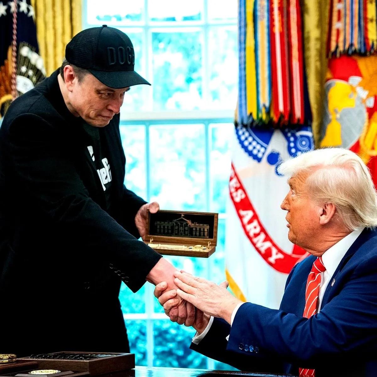 马斯克摊牌了。
地球上最有钱的那个男人，直接站队了，说要是让另一帮人赢了，美国就