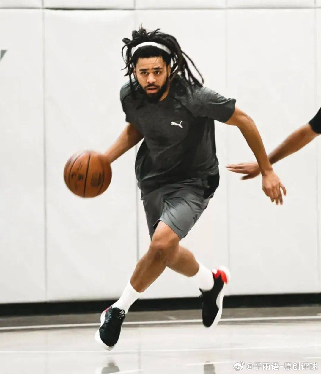 南京同曦搞流量运作是真的厉害，李云开、徐远征，这下直接来J. Cole。我建议中