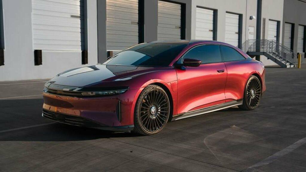 这辆Lucid Air Coupe纯电轿跑车是沙奎尔·奥尼尔的座驾，据报道，这款