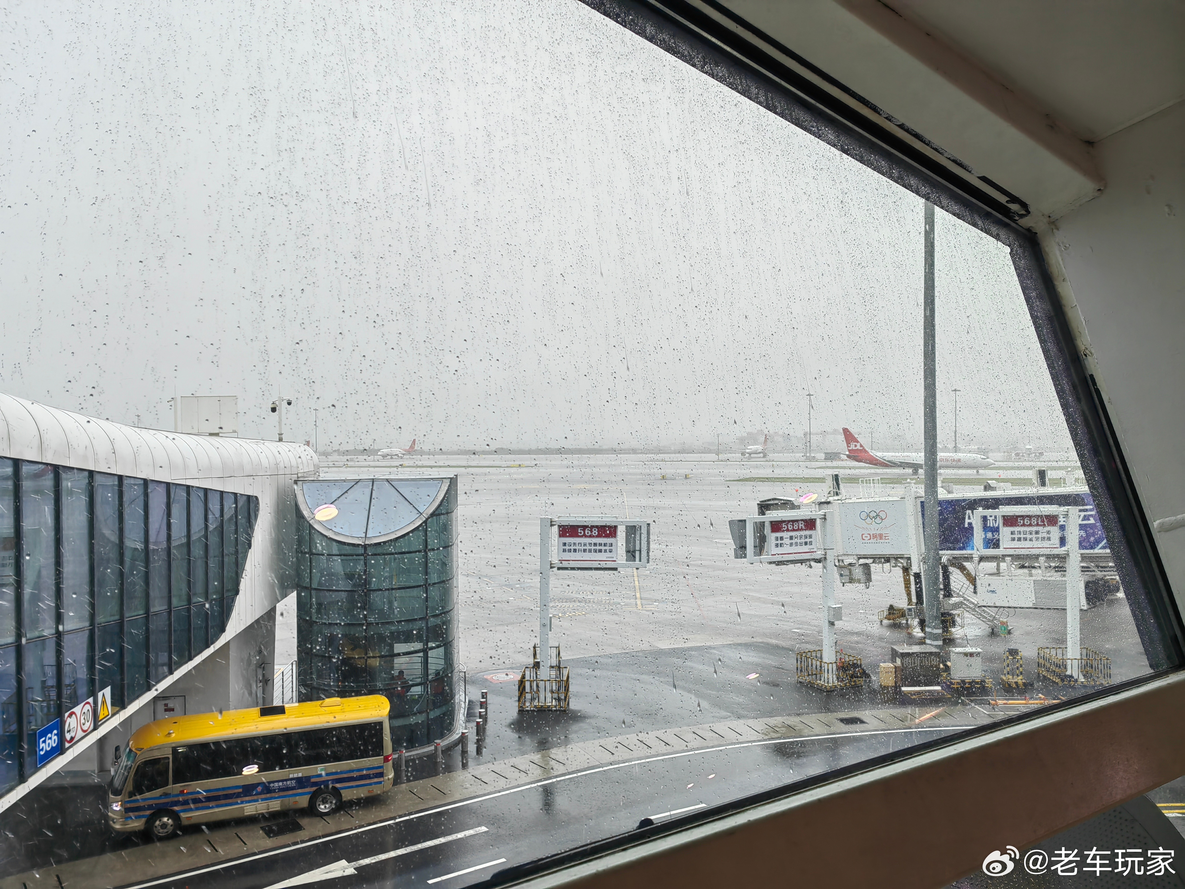 今早我从深圳飞杭州参加今晚MG4的发布会，希望暴雨不影响航班[祈祷][祈祷][祈