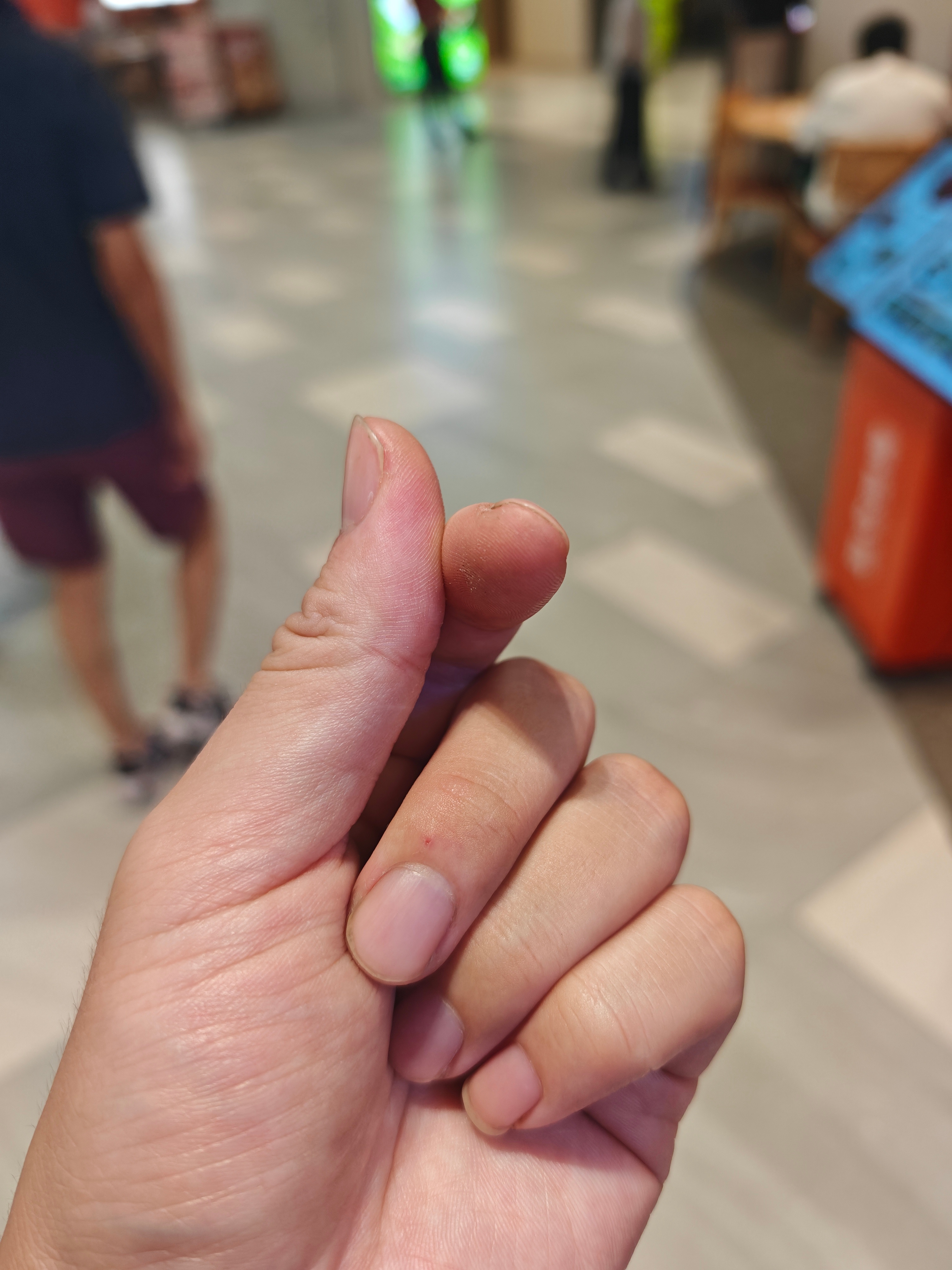 晚上吃个饭，遇到个斜着停车的，实在没其他位置了，只能让他从副驾上车了