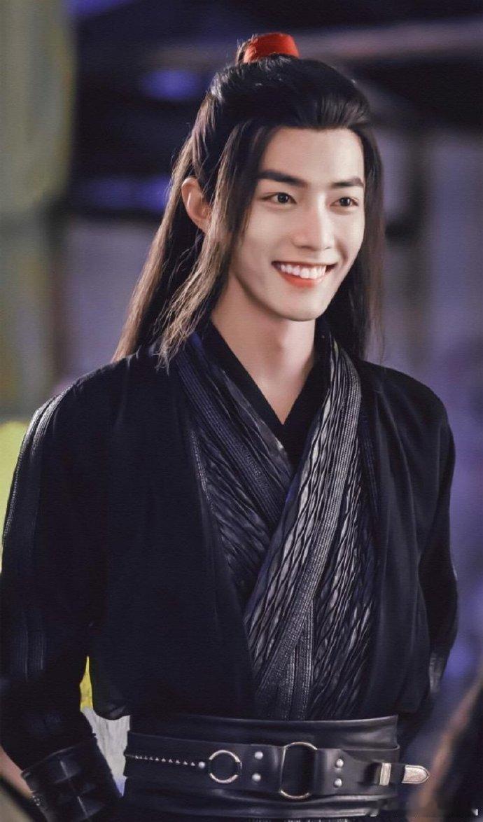 王晶说肖战戏路很窄俺昨天也刷到了个人认为适合肖战的：《陈情令》✔️《斗罗大陆》✔