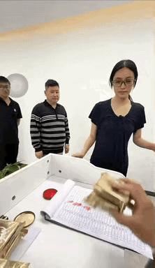 比我们公司好多了，
我们公司啥也没有。