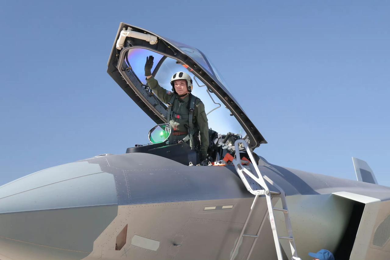 属于我们的军工时代才刚开始，因为歼-20立项大概是在2007年，055的立项也是