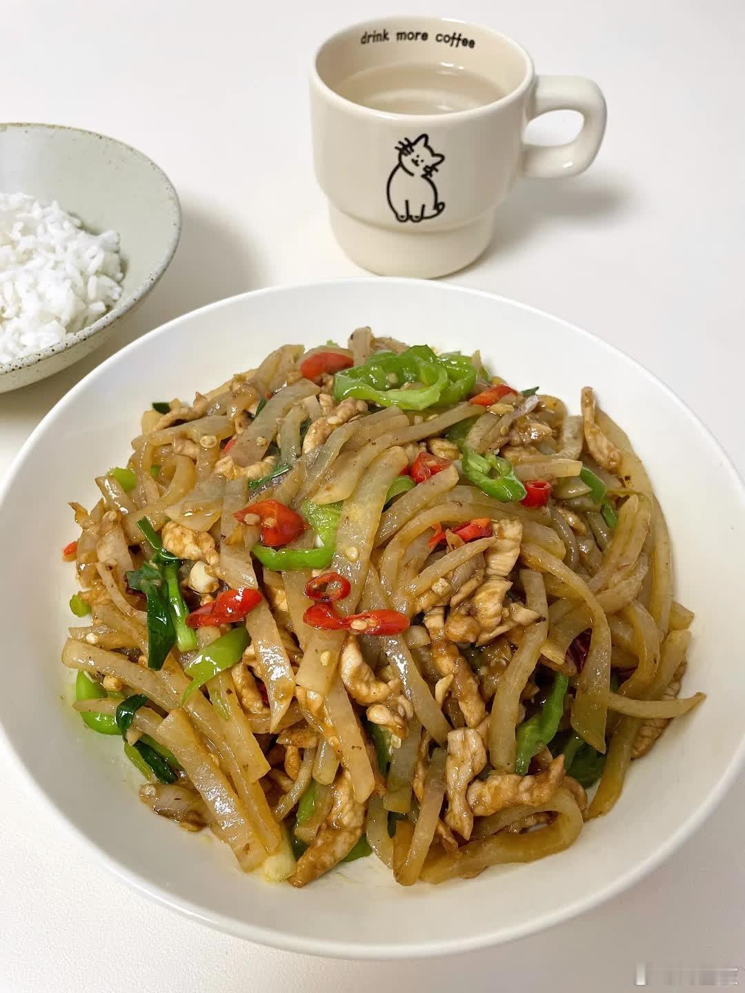 萝卜炒肉丝 白萝卜这样炒真的下饭又好吃啊  萝卜炒肉丝（图片附教程） 简单的家常