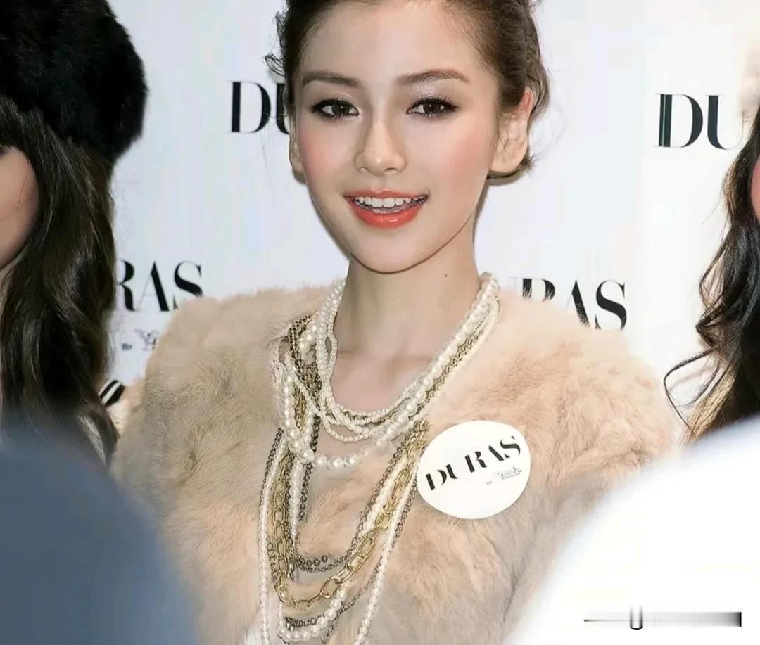 杨颖嫩模时期的颜值，真的是超能打，记得我第一次看到她的图片时，感觉她实在是太漂亮