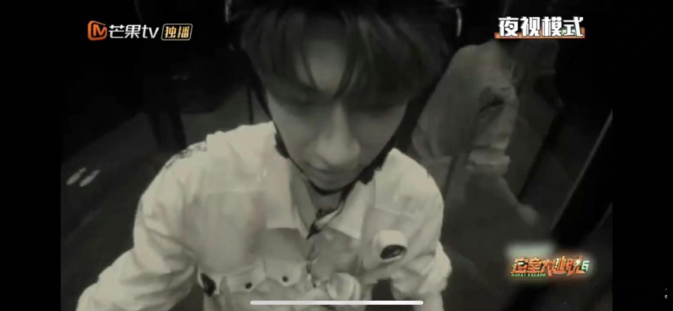 #林一做单线走一路唱一路#林一做单线时候唱歌壮胆，边唱歌边吹口哨，走一路唱一路[