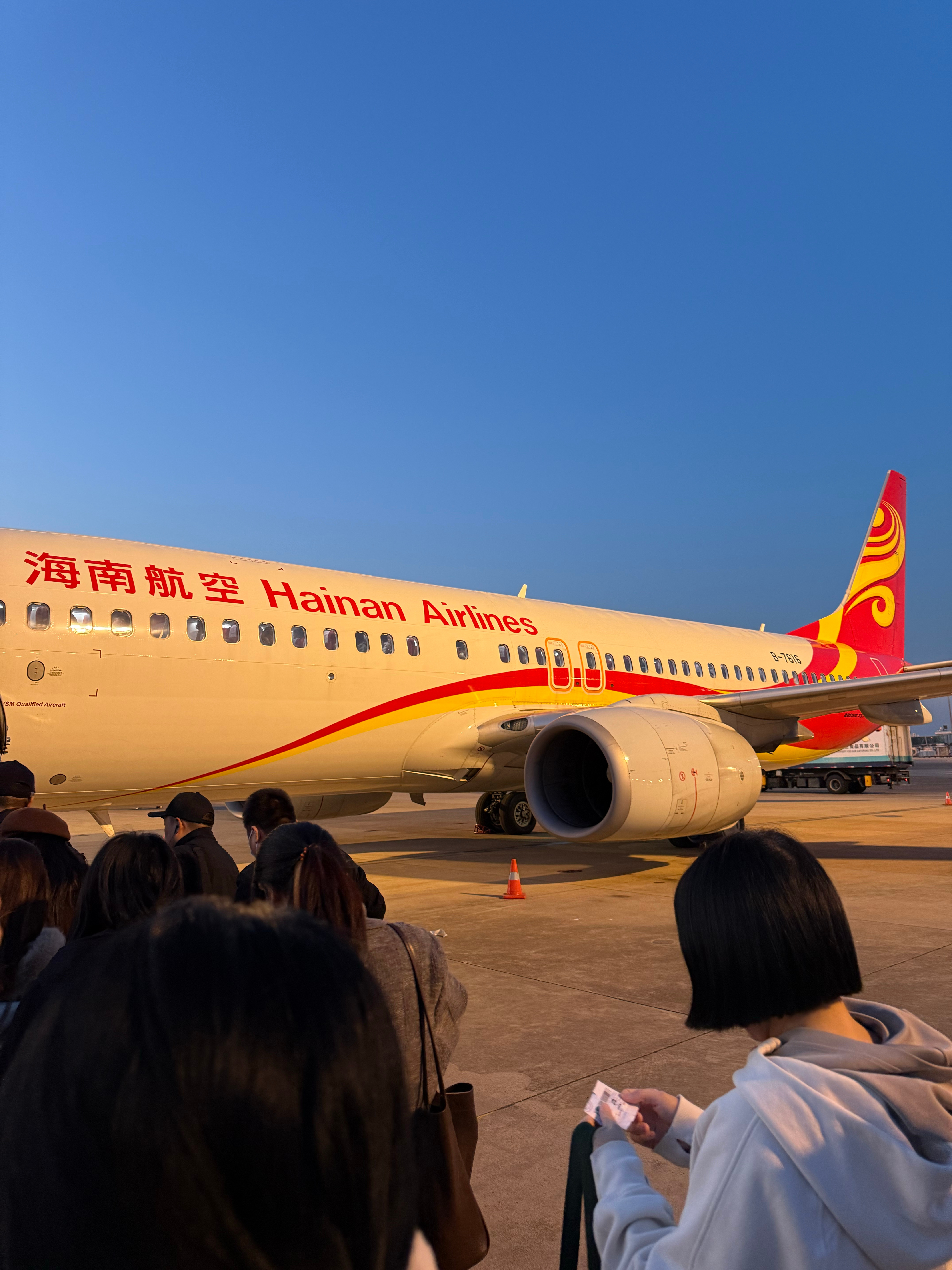 广播：女士们飞机们，先生马上就要起飞了🛫 