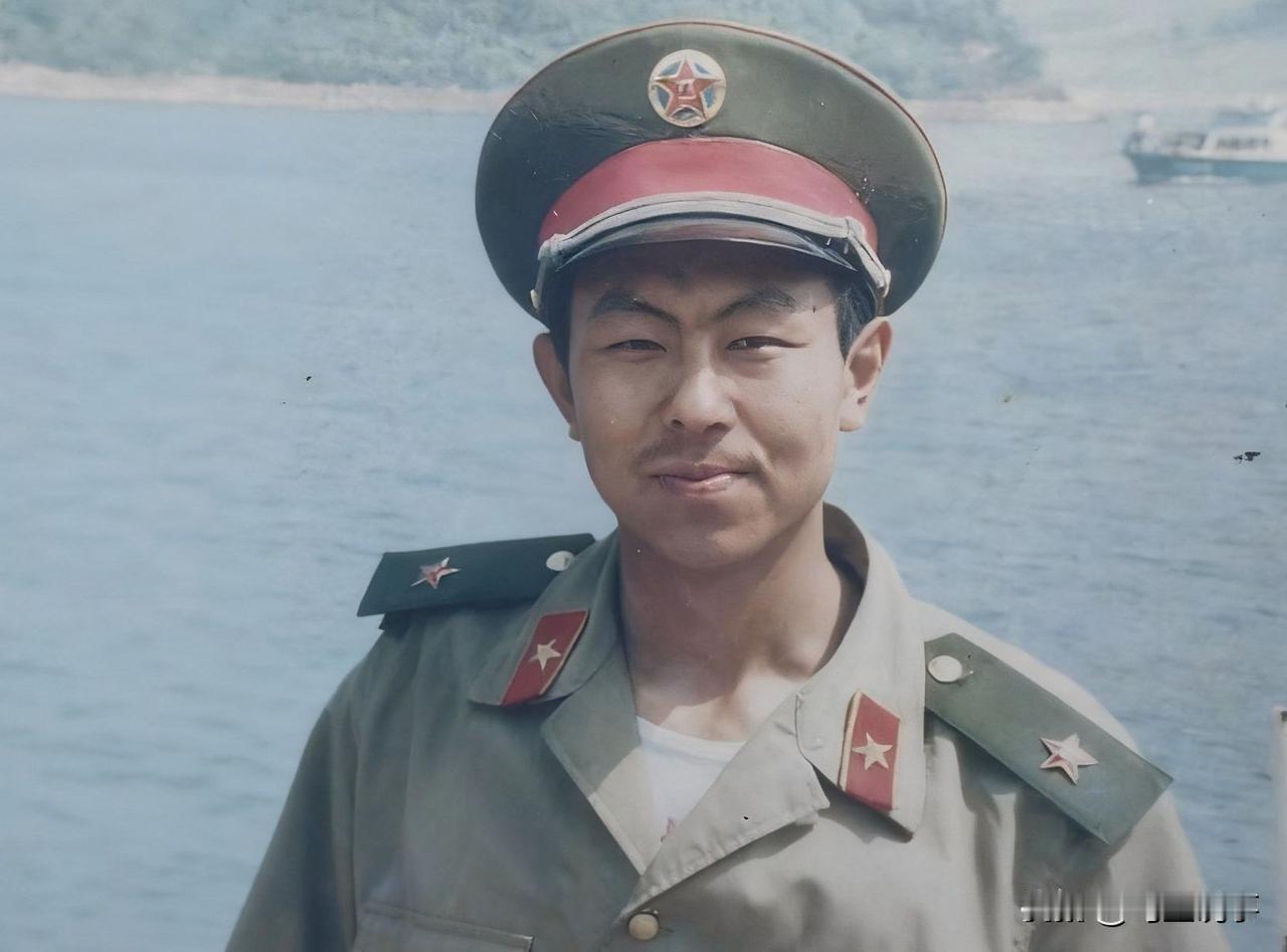 （军旅回忆84）在北陵公园按图行进，惊着了几对野鸳鸯。
愉快的假期结束了，紧张的
