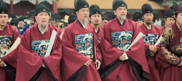 天启六年，苏州城门外的河里漂着五具尸体，领头那位生前是吏部主事周顺昌。

老百姓