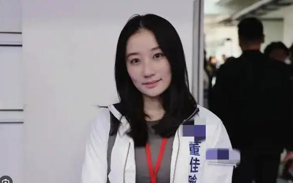 郑丽文率国民党 14 人代表团访陆，团队里最受关注的莫过于 30 岁的国际事务部