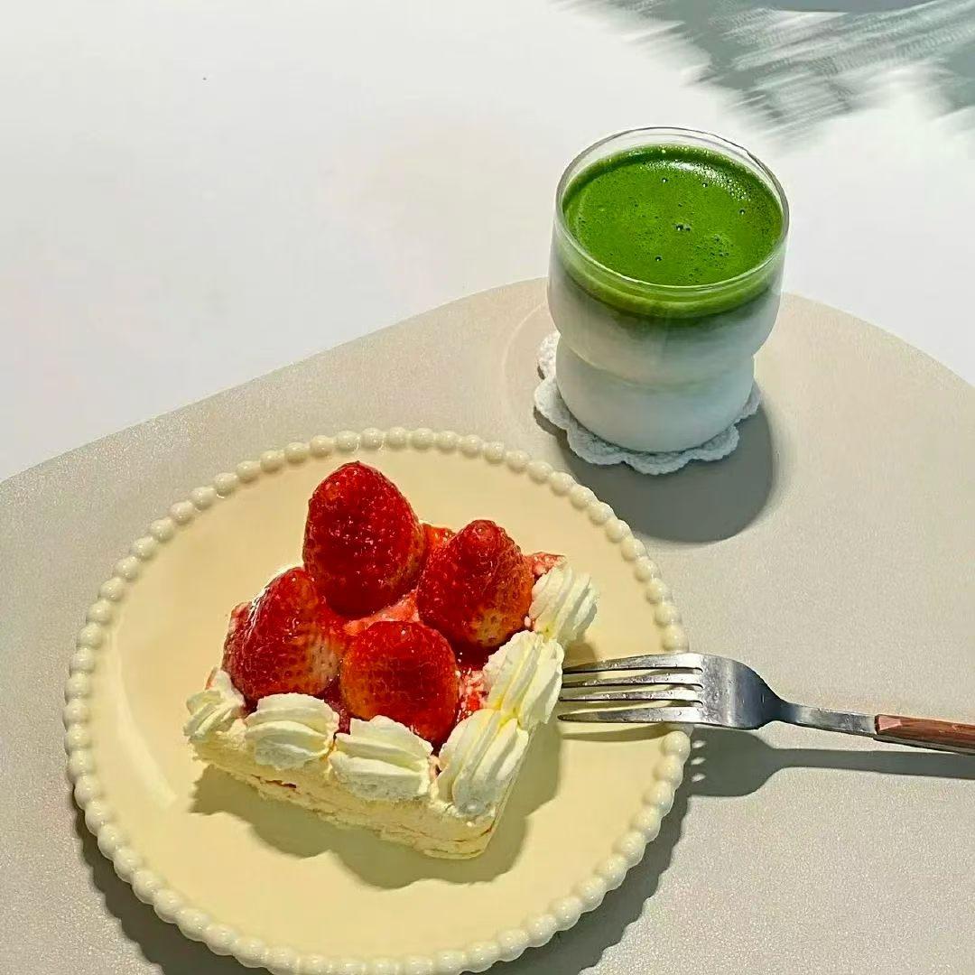 先善待自己，再拥抱世界，你已经很努力，也足够优秀。
不必完美，也不必逞强，安心做