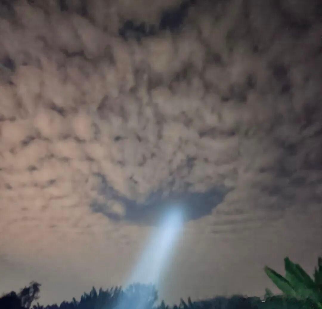 那些相册里不舍得删的☁️白云，各种云天空白云风景 天空图片大赏 云彩背景图 天空