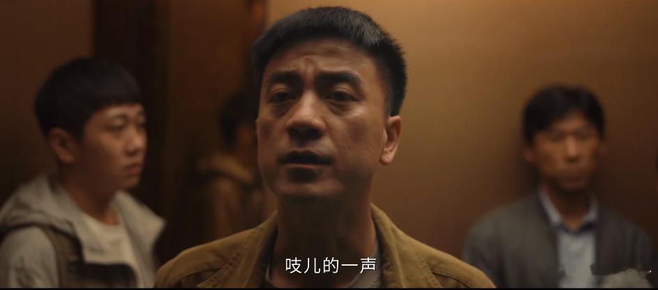 郭德纲于谦客串了低智商犯罪警鲤小队查案路上全程捧逗在线，默契直接封神！破案间隙秒