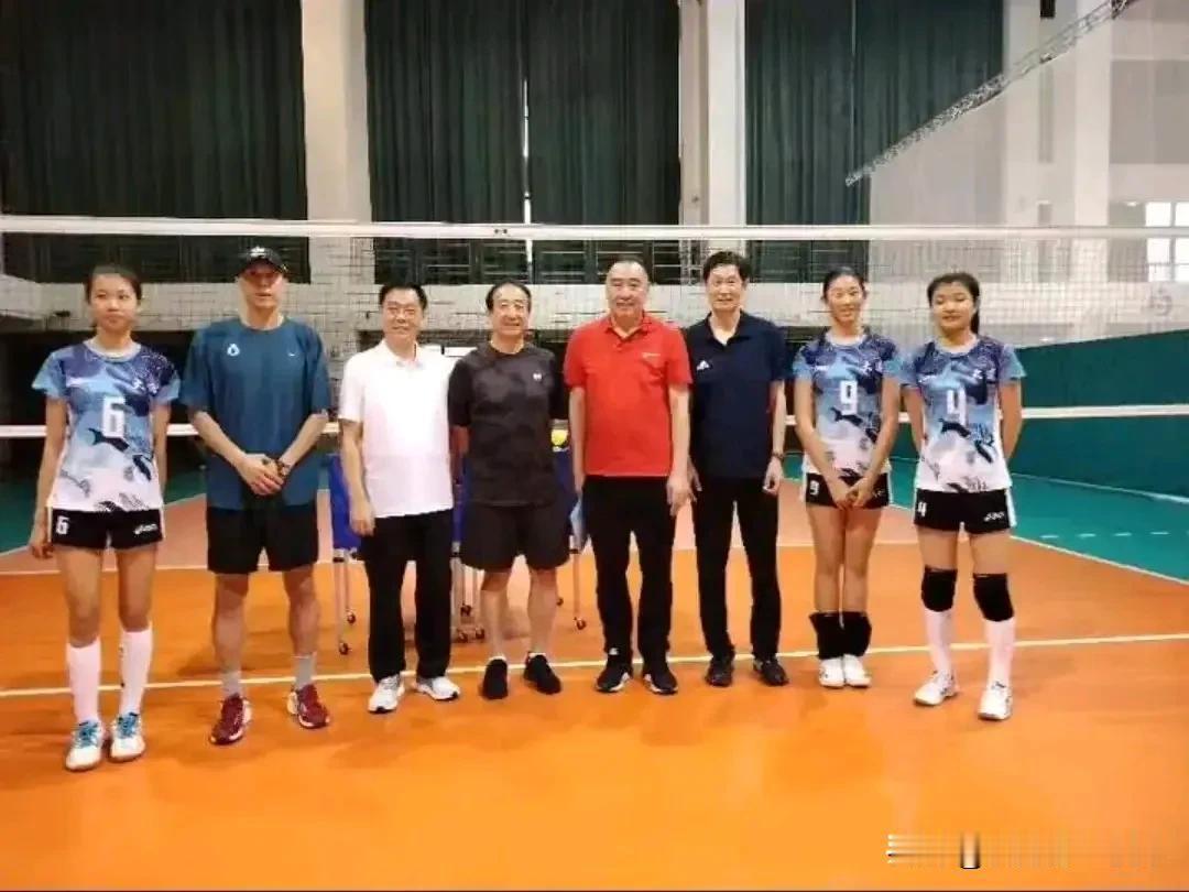 女排老帅现身天津
       7月6日至7日，天津进行了一次后备人才选拔活动，