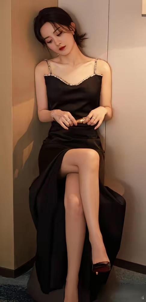 怪不得都说赵丽颖是拼命三娘，她才是把演员这份工作，彻底玩明白了。 有人还在算她演