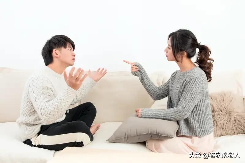 你赞成婚姻中的AA制吗？

见过这么一对夫妻，晚饭后散步，男的渴了买瓶水，女的顺