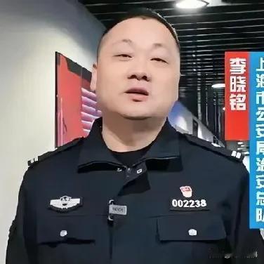 东方明珠塔点亮纯属谣言
     上海公安打击“小黄牛”是真事
   蹭流者挖空