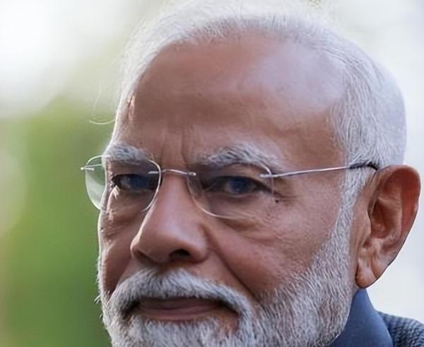 为什么现在没人说印度要超过中国了？看看数据就明白了！1990年，印度经济总量是中