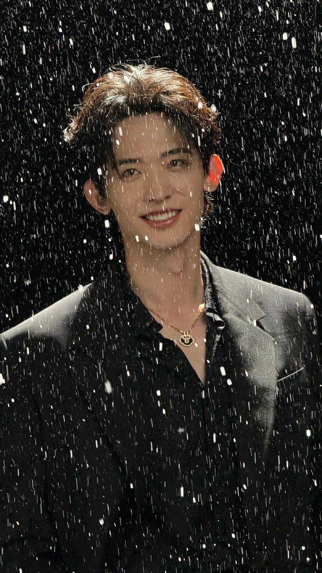 常华森夏飞雪变下暴雪 从“夏飞雪”到“下暴雪”，常华森的脑洞绝了！出席活动用雪景