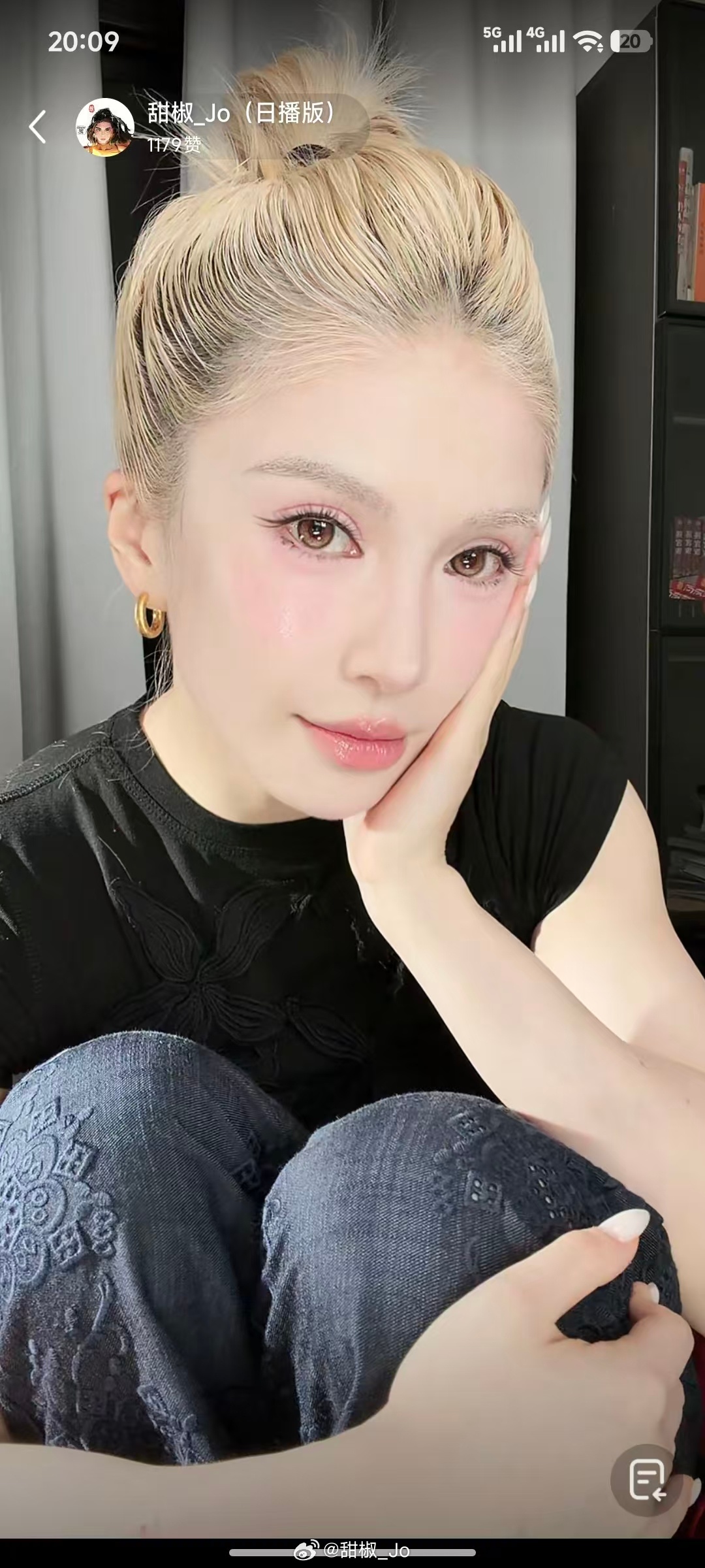 又开播啦，燕麦脆和轻松减减麻辣烫丸滑继续，苹果味电解质预售哈，我们泡酸奶泡牛奶都
