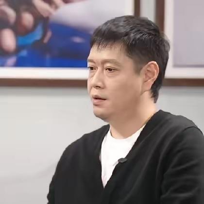 邱贻可又在替徒弟发声了！
他表示：看到大家都在打亚锦赛，
莎莎非常着急，
没办法