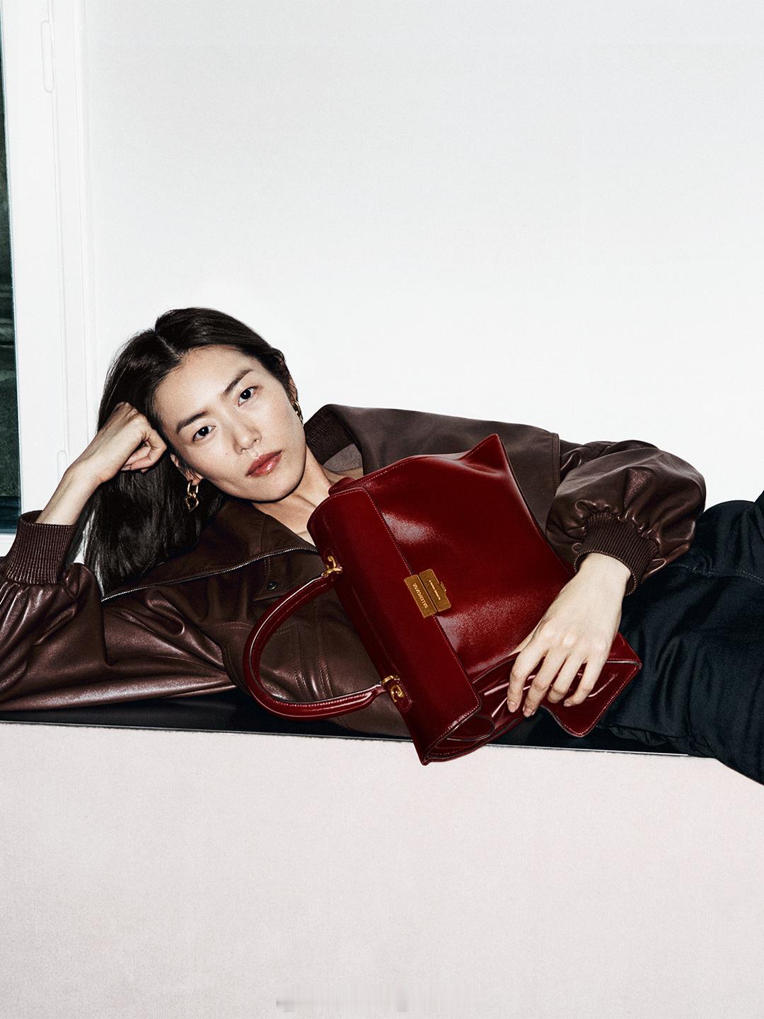 BALENCIAGA今年的重磅Campaign来啦！一直关注品牌的朋友们一定发现