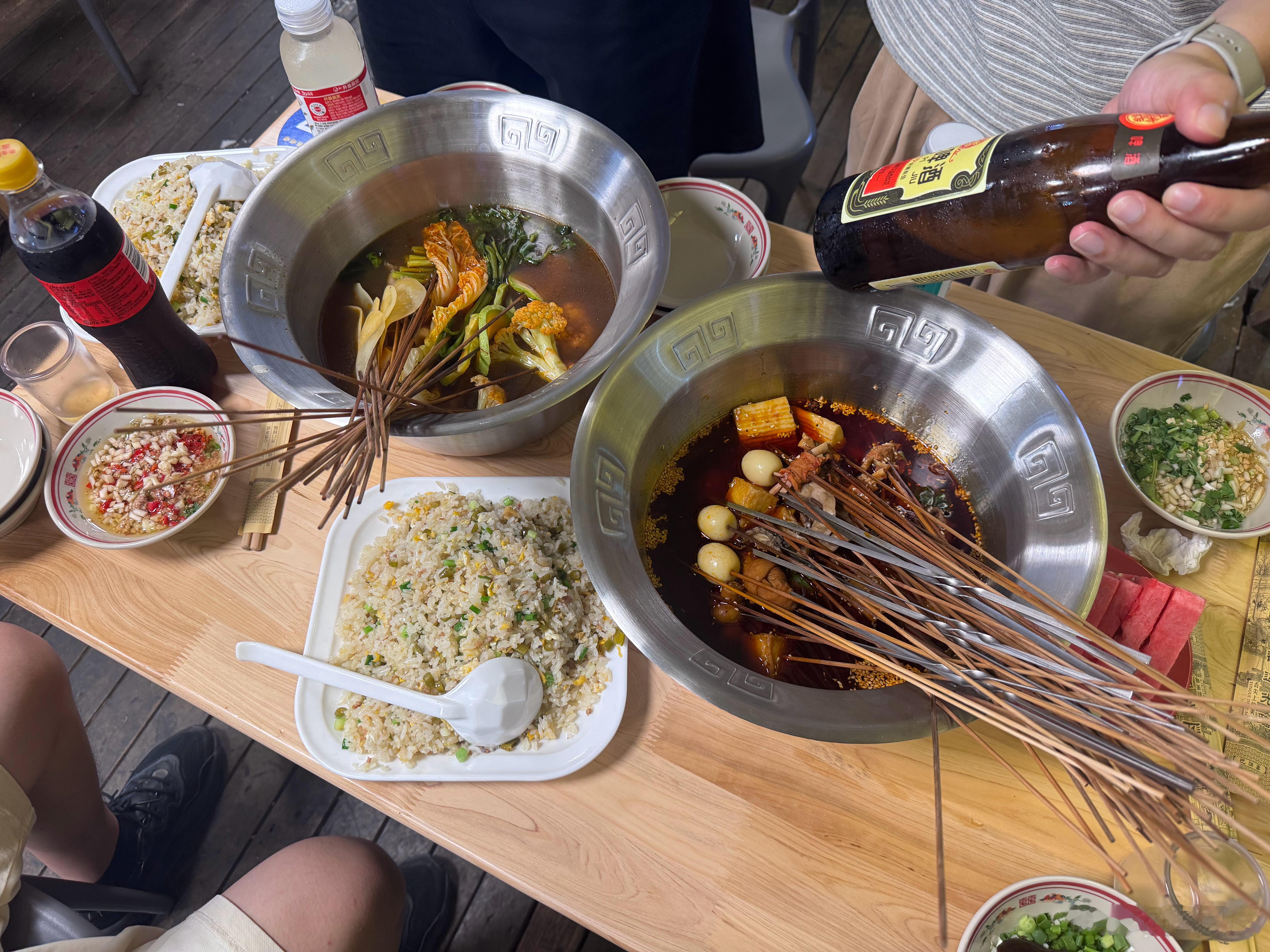 成都第一餐，串串走起，不过没我什么事了，只有这蛋炒饭是我的