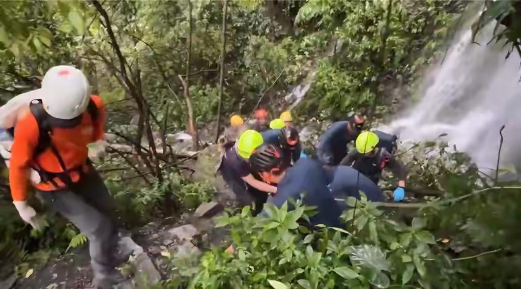 台中蝴蝶谷瀑布步道落石酿4死1伤 家属招魂八掷才得回应 领队痛批仓促开放埋下致命