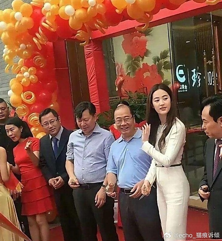 原来你们的女神刘亦菲在现实中是这样的。 ​​​