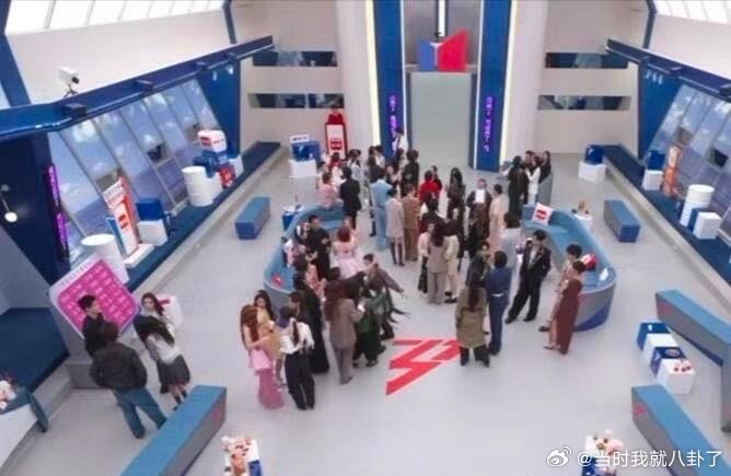 王濛蛐蛐直播现场像菜市场 直播间聊的热火朝天，王濛说直播现场像菜市场！哈哈哈哈 