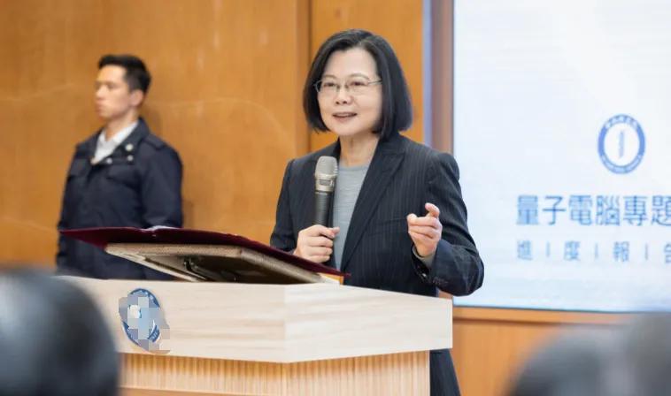 【蔡英文鼓吹台湾制造第一台“5位元超导量子电脑”，是下个世代的产业？】
近日，蔡