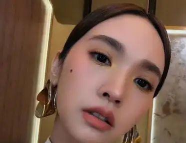 杨丞琳说自己最近报复性饮食吃太多了，导致体重胖了两三公斤，你本来就不胖，多吃一点