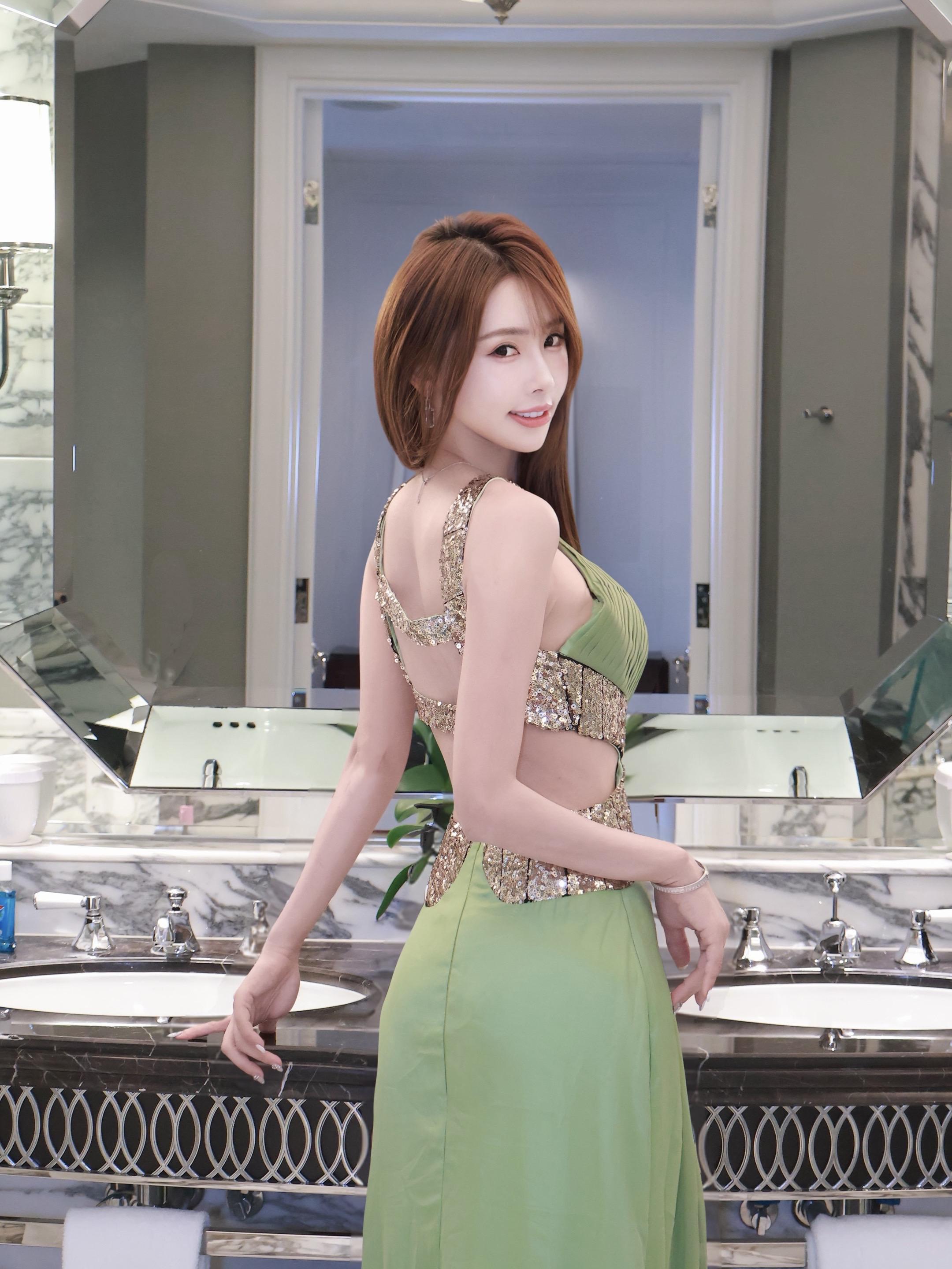 待你回眸, 愿你得见，此间步履，已越万重 when you look ...