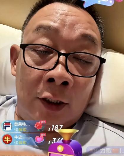 于东来直播连麦粉丝，一个来自浙江的计算机专业大学生连麦说：“胖东来啥时招工，我想