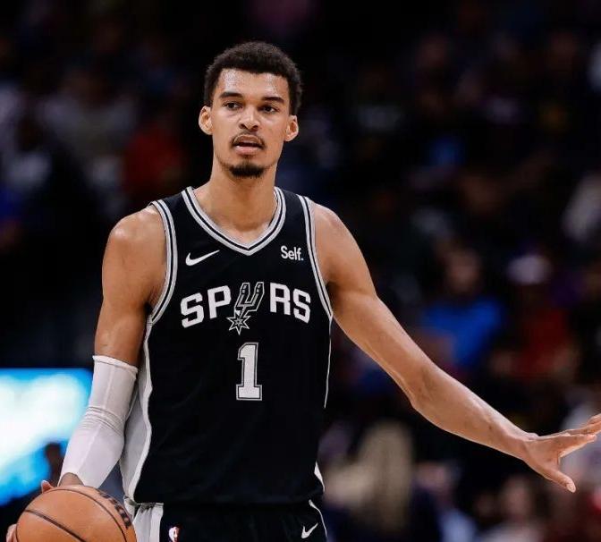 G4文班亚马强势复出，表现超神，马刺3:1拿到赛点

上半场马刺整体状态不佳，半